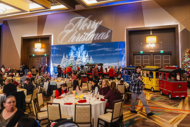 Laker Legends help Pechanga offer “Holiday of Hope” for Inland Empire’s most deserving families