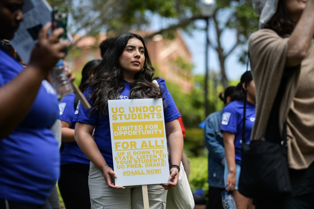 Newsom again vetoes bill to allow undocumented college students to work on campus