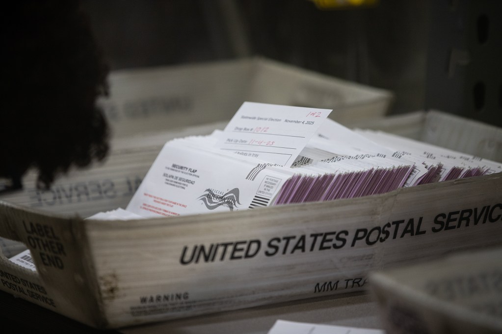 Ante la incertidumbre sobre las normas para el voto por correo, te explicamos cómo los californianos pueden prepararse para votar en noviembre